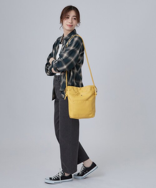 SHOO・LA・RUE(シューラルー)の「巾着ミニショルダーバッグ(ショルダーバッグ・レディース・イエロー/ブラック/ナチュラル・00)」の7枚目の写真