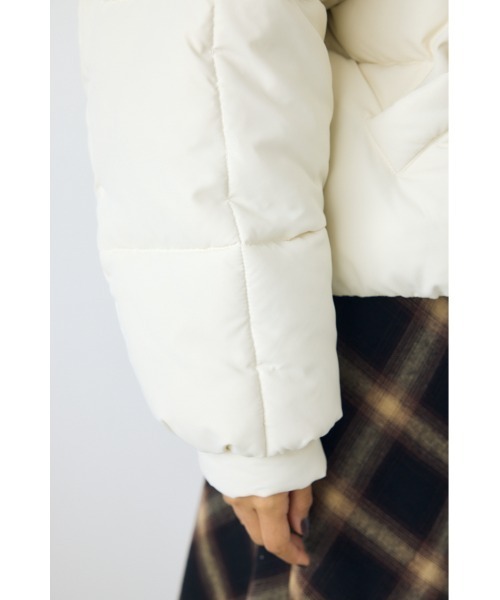 AZUL by moussy(アズールバイマウジー)の「【ボリュームたっぷり♪】ボアスタンドカラー中綿コート 秋服 冬服 スタンドネック ハイネック 防寒 暖かい(ブルゾン・レディース・ブラック/ブラウン/アイボリー・MEDIUM/SMALL)」の13枚目の写真