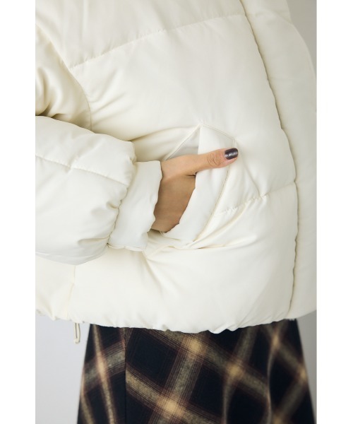 AZUL by moussy(アズールバイマウジー)の「【ボリュームたっぷり♪】ボアスタンドカラー中綿コート 秋服 冬服 スタンドネック ハイネック 防寒 暖かい(ブルゾン・レディース・ブラック/ブラウン/アイボリー・MEDIUM/SMALL)」の14枚目の写真