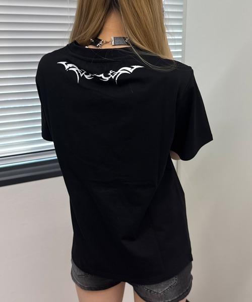 ATMARK(アットマーク)の「<2サイズ展開 / ユニセックス>ATMARK アソート オリジナル ブラック半袖Tシャツ ラインストーン トライバル ラメ刺繍(Tシャツ/カットソー・メンズ・ブラック/ブラック系2/ブラック系3・M/L)」の8枚目の写真