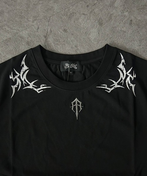 ATMARK(アットマーク)の「<2サイズ展開 / ユニセックス>ATMARK アソート オリジナル ブラック半袖Tシャツ ラインストーン トライバル ラメ刺繍(Tシャツ/カットソー・メンズ・ブラック/ブラック系2/ブラック系3・M/L)」の14枚目の写真