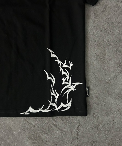 ATMARK(アットマーク)の「<2サイズ展開 / ユニセックス>ATMARK アソート オリジナル ブラック半袖Tシャツ ラインストーン トライバル ラメ刺繍(Tシャツ/カットソー・メンズ・ブラック/ブラック系2/ブラック系3・M/L)」の16枚目の写真