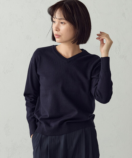 COMME CA ISM(コムサイズム)の「【マシンウォッシャブル】ベーシックニット Vネックニット(ニット/セーター・レディース・ネイビー/ブラック/レッド/ホワイト・L/M)」の1枚目の写真