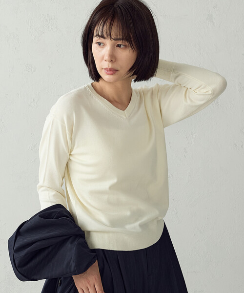 COMME CA ISM(コムサイズム)の「【マシンウォッシャブル】ベーシックニット Vネックニット(ニット/セーター・レディース・ネイビー/ブラック/レッド/ホワイト・L/M)」の2枚目の写真