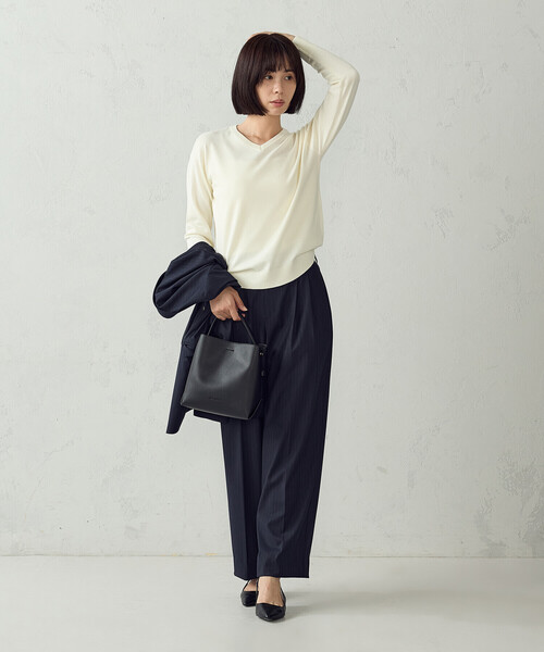 COMME CA ISM(コムサイズム)の「【マシンウォッシャブル】ベーシックニット Vネックニット(ニット/セーター・レディース・ネイビー/ブラック/レッド/ホワイト・L/M)」の6枚目の写真