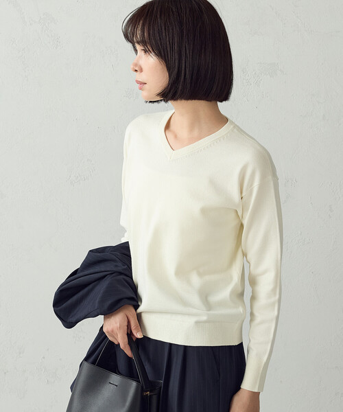 COMME CA ISM(コムサイズム)の「【マシンウォッシャブル】ベーシックニット Vネックニット(ニット/セーター・レディース・ネイビー/ブラック/レッド/ホワイト・L/M)」の11枚目の写真