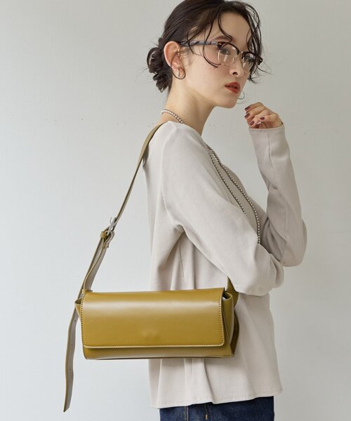 DISCOAT（ディスコート）の「【Noka】ロングベルトワンハンドルフラップショルダーバッグ《WEB限定》（ショルダーバッグ・レディース・ブラック/カーキ/アイボリー・FREE）」の3枚目の写真