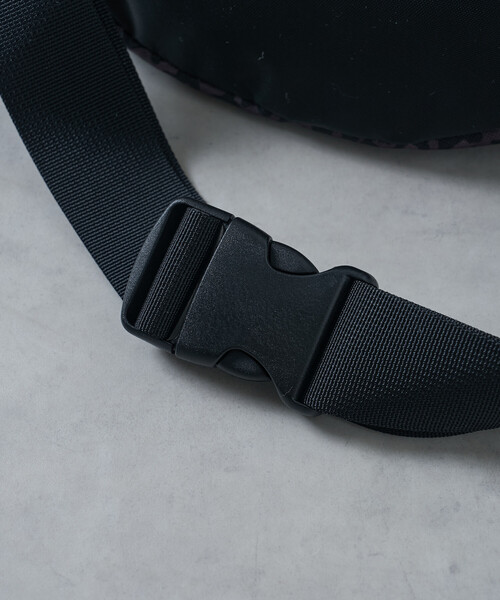 FREAK'S STORE(フリークスストア)の「Drifter × FREAK'S STORE/ドリフター 別注 WAIST PACK/ウエストパック(ショルダーバッグ・レディース・レオパード/ブラウン/バーガンディー・ONE SIZE)」の10枚目の写真