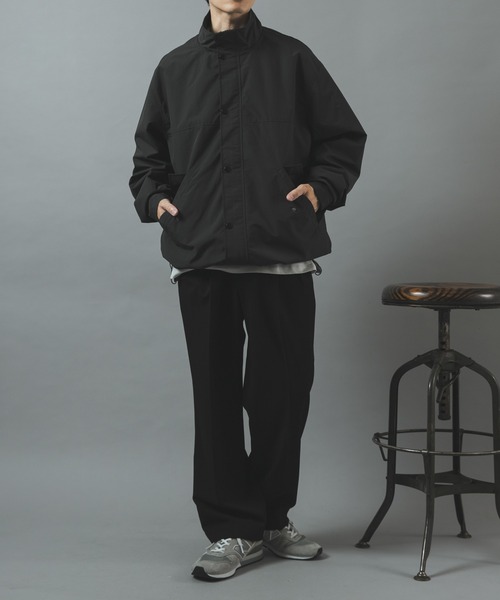 ITEMS URBANRESEARCH(アイテムズ アーバンリサーチ)の「『防風/撥水』ナイロンスタンドネックミリタリーブルゾン(ブルゾン・メンズ・ブラック/カーキ/グレー系その他・MEDIUM/LARGE)」の9枚目の写真
