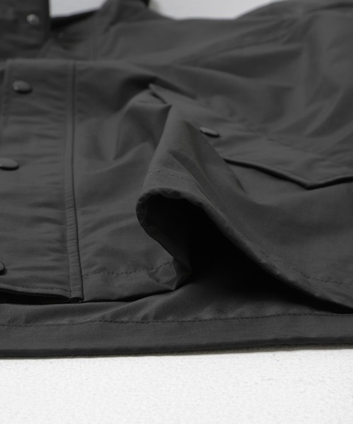 ITEMS URBANRESEARCH(アイテムズ アーバンリサーチ)の「『防風/撥水』ナイロンスタンドネックミリタリーブルゾン(ブルゾン・メンズ・ブラック/カーキ/グレー系その他・MEDIUM/LARGE)」の18枚目の写真