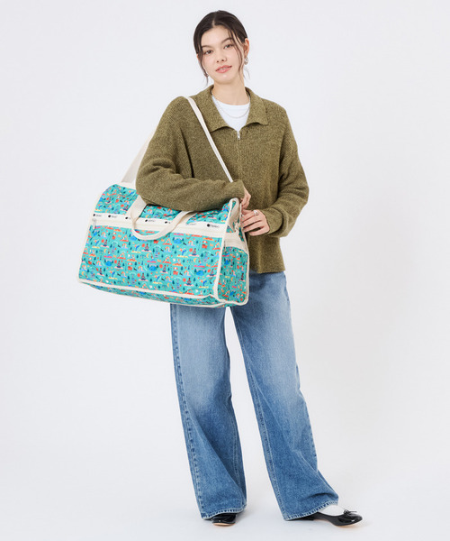 LeSportsac(レスポートサック)の「DELUXE LG WEEKENDER レッツドゥーヨガ(ボストンバッグ・レディース・グリーン・FREE)」の3枚目の写真