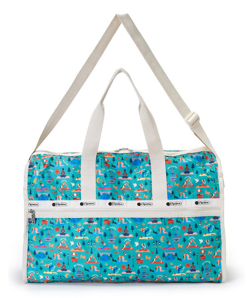 LeSportsac(レスポートサック)の「DELUXE LG WEEKENDER レッツドゥーヨガ(ボストンバッグ・レディース・グリーン・FREE)」の8枚目の写真