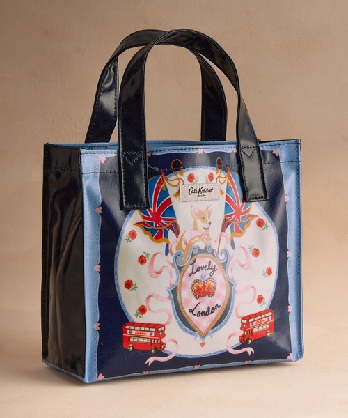 Cath Kidston(キャスキッドソン)の「スモール ブックバッグ London Crest(トートバッグ・レディース・ブルー・FREE)」の2枚目の写真