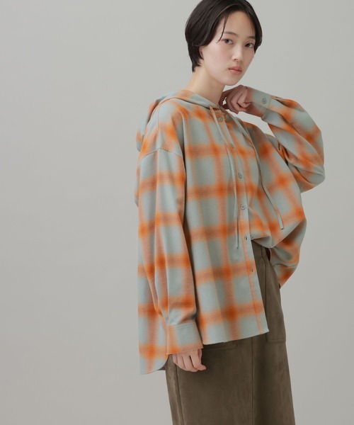 LAKOLE(ラコレ)の「ネルチェックフードシャツ / 1056173(シャツ/ブラウス・レディース・オレンジ/ブラック/ブラウン・FREE)」の3枚目の写真