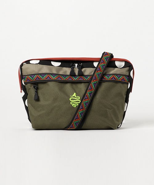 ALDIES（アールディーズ）の「Please Shoulder Bag（ショルダーバッグ・メンズ・ブラック/オリーブ/ネイビー/パープル/オレンジ・FREE）」の2枚目の写真