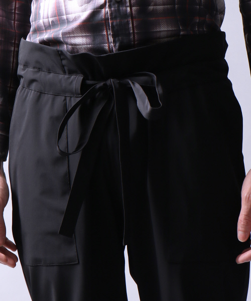 5351 POUR LES HOMMES(ゴーサンゴーイチプールオム)の「マイクロナイロンストレッチルーズパンツ(その他パンツ・メンズ・カーキ/ブラック・46/44/48)」の6枚目の写真