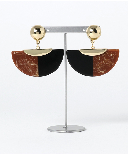 SLY（スライ）の「BI COLOR SEMI CIRCLE EARRING（イヤリング・レディース・オフホワイト/ダークグリーン/ブラック・FREE）」の2枚目の写真