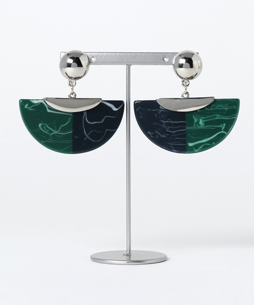 SLY（スライ）の「BI COLOR SEMI CIRCLE EARRING（イヤリング・レディース・オフホワイト/ダークグリーン/ブラック・FREE）」の3枚目の写真