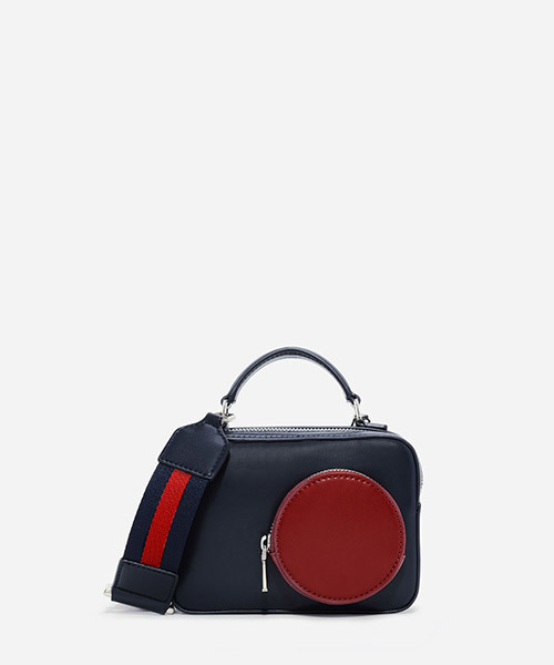 CHARLES & KEITH(チャールズ & キース)の「サーキュラーディテールスリングバッグ / CIRCULAR DETAIL SLING BAG(メッセンジャーバッグ・レディース・ネイビー/ピンク・S)」の1枚目の写真