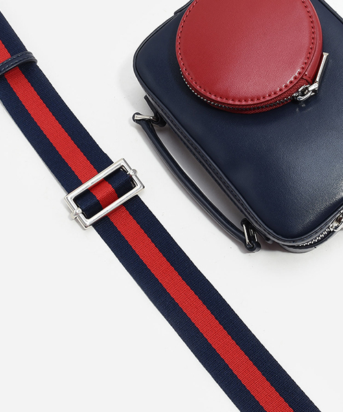 CHARLES & KEITH(チャールズ & キース)の「サーキュラーディテールスリングバッグ / CIRCULAR DETAIL SLING BAG(メッセンジャーバッグ・レディース・ネイビー/ピンク・S)」の20枚目の写真