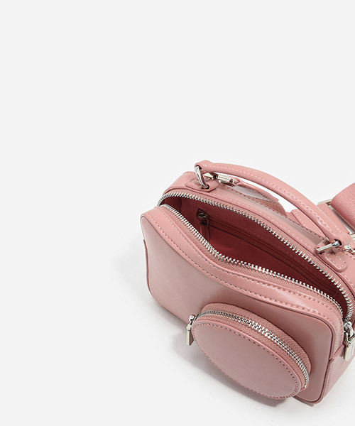 CHARLES & KEITH(チャールズ & キース)の「サーキュラーディテールスリングバッグ / CIRCULAR DETAIL SLING BAG(メッセンジャーバッグ・レディース・ネイビー/ピンク・S)」の14枚目の写真