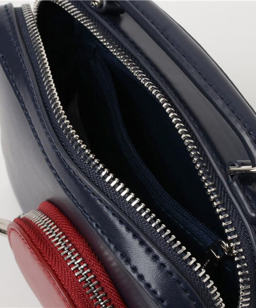 CHARLES & KEITH(チャールズ & キース)の「サーキュラーディテールスリングバッグ / CIRCULAR DETAIL SLING BAG(メッセンジャーバッグ・レディース・ネイビー/ピンク・S)」の6枚目の写真