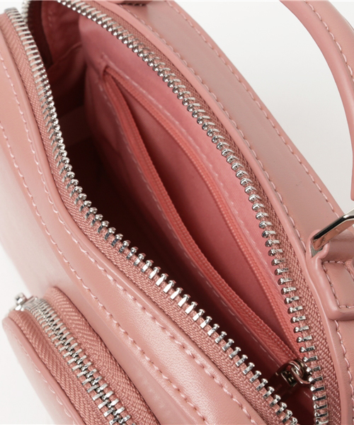 CHARLES & KEITH(チャールズ & キース)の「サーキュラーディテールスリングバッグ / CIRCULAR DETAIL SLING BAG(メッセンジャーバッグ・レディース・ネイビー/ピンク・S)」の8枚目の写真