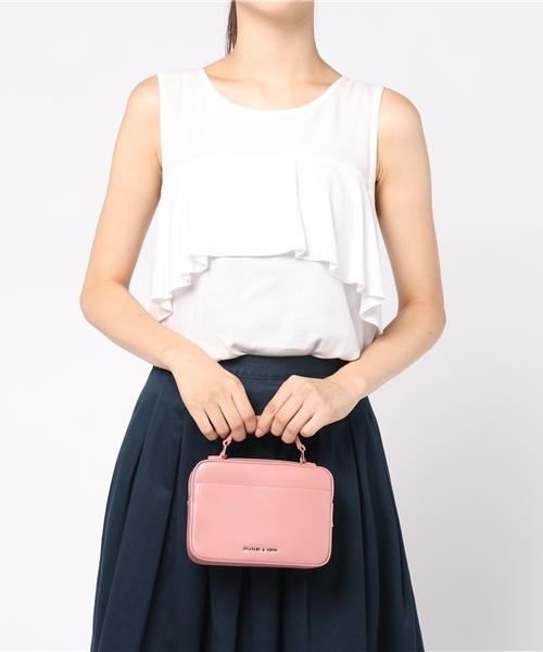 CHARLES & KEITH(チャールズ & キース)の「サーキュラーディテールスリングバッグ / CIRCULAR DETAIL SLING BAG(メッセンジャーバッグ・レディース・ネイビー/ピンク・S)」の11枚目の写真