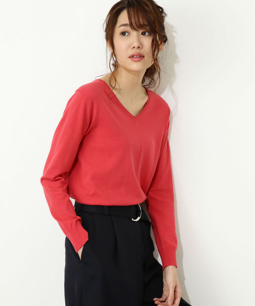 NATURAL BEAUTY BASIC（ナチュラルビューティーベーシック）の「◆ファイン天竺Vネックニット（ニット/セーター・レディース・ホワイト系その他/ブルー/グレー/レッド/ブラック/ネイビー・MEDIUM）」の6枚目の写真