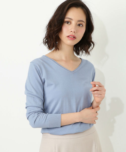 NATURAL BEAUTY BASIC（ナチュラルビューティーベーシック）の「◆ファイン天竺Vネックニット（ニット/セーター・レディース・ホワイト系その他/ブルー/グレー/レッド/ブラック/ネイビー・MEDIUM）」の5枚目の写真