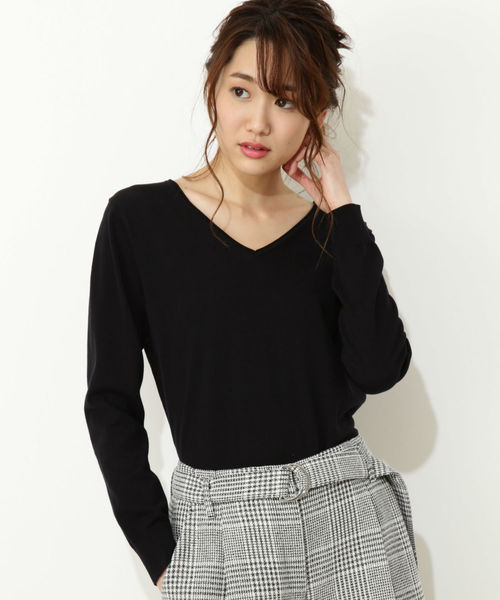 NATURAL BEAUTY BASIC（ナチュラルビューティーベーシック）の「◆ファイン天竺Vネックニット（ニット/セーター・レディース・ホワイト系その他/ブルー/グレー/レッド/ブラック/ネイビー・MEDIUM）」の3枚目の写真