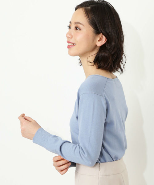 NATURAL BEAUTY BASIC（ナチュラルビューティーベーシック）の「◆ファイン天竺Vネックニット（ニット/セーター・レディース・ホワイト系その他/ブルー/グレー/レッド/ブラック/ネイビー・MEDIUM）」の7枚目の写真