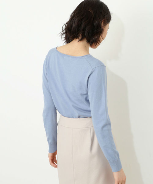 NATURAL BEAUTY BASIC（ナチュラルビューティーベーシック）の「◆ファイン天竺Vネックニット（ニット/セーター・レディース・ホワイト系その他/ブルー/グレー/レッド/ブラック/ネイビー・MEDIUM）」の8枚目の写真