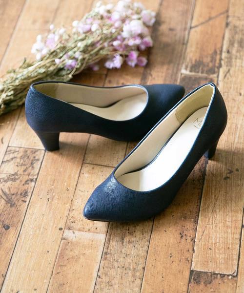 menue（メヌエ）の「freely(フリーリー)  幅広 4e ポインテッドトゥ 6cmヒール チャンキーヒール 太ヒール パンプス（パンプス・レディース・ピンクベージュ/ブラウン/ブラック系その他/ホワイト/ブラック/ブラウン系その他/スモークピンク/ライトグレー/ブルー/ブラック系その他2/グレイッシュベージュ/アイボリー/グレー/レンガ/ブラック系その他3/ピンク系その他/レッド系その他/ブルー系その他/ベージュ/ブラック系その他4/ブラウン系その他2/パイソン/シルバー/ラベンダー/グレー系その他・22.5cm/23.5cm/21.5cm/25.5cm/22.0cm/23.0cm/25.0cm/24.5cm/24.0cm/26.0cm/27.0cm/26.5cm/23cm/22cm/27cm/25cm/26cm/24cm）」の17枚目の写真