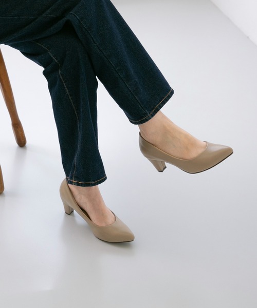 menue（メヌエ）の「freely(フリーリー)  幅広 4e ポインテッドトゥ 6cmヒール チャンキーヒール 太ヒール パンプス（パンプス・レディース・ピンクベージュ/ブラウン/ブラック系その他/ホワイト/ブラック/ブラウン系その他/スモークピンク/ライトグレー/ブルー/ブラック系その他2/グレイッシュベージュ/アイボリー/グレー/レンガ/ブラック系その他3/ピンク系その他/レッド系その他/ブルー系その他/ベージュ/ブラック系その他4/ブラウン系その他2/パイソン/シルバー/ラベンダー/グレー系その他・22.5cm/23.5cm/21.5cm/25.5cm/22.0cm/23.0cm/25.0cm/24.5cm/24.0cm/26.0cm/27.0cm/26.5cm/23cm/22cm/27cm/25cm/26cm/24cm）」の15枚目の写真