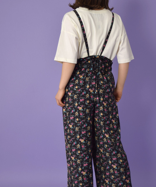 w closet(ダブルクローゼット)の「サスペンダー付き花柄ハイウエスト w closet(ダブルクローゼット)の「サスペンダー付き花柄ハイウエスト