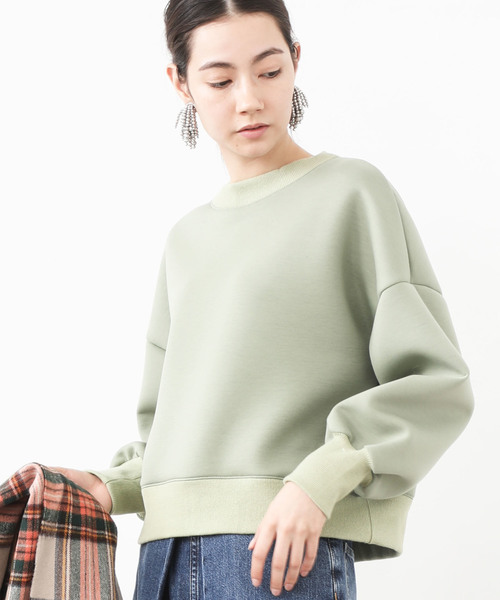 STUDIOUS（ステュディオス）の「【STUDIOUS】ボリュームスリーブ ショートスウェット（スウェット・レディース・ブラック/ネイビー/ブラウン/ライトグリーン/オフホワイト/サックスブルー・FREE）」の4枚目の写真