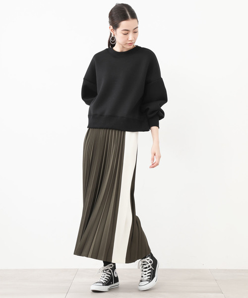 STUDIOUS（ステュディオス）の「【STUDIOUS】ボリュームスリーブ ショートスウェット（スウェット・レディース・ブラック/ネイビー/ブラウン/ライトグリーン/オフホワイト/サックスブルー・FREE）」の14枚目の写真