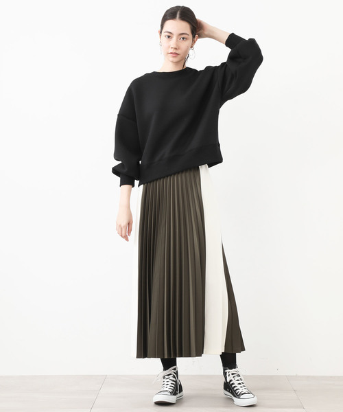 STUDIOUS（ステュディオス）の「【STUDIOUS】ボリュームスリーブ ショートスウェット（スウェット・レディース・ブラック/ネイビー/ブラウン/ライトグリーン/オフホワイト/サックスブルー・FREE）」の12枚目の写真