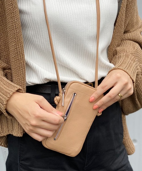 Beau're（ヴュレ）の「BEAURE ヴュレ カウレザー スマホポーチ（スマホケース/カバー・レディース・ブラック/グレー/レッド/シルバー/イエロー/ブルーグレー/キャメル/オリーブ/パープル/サックスブルー系/ホワイト/オレンジ・FREE/SMALL）」の9枚目の写真