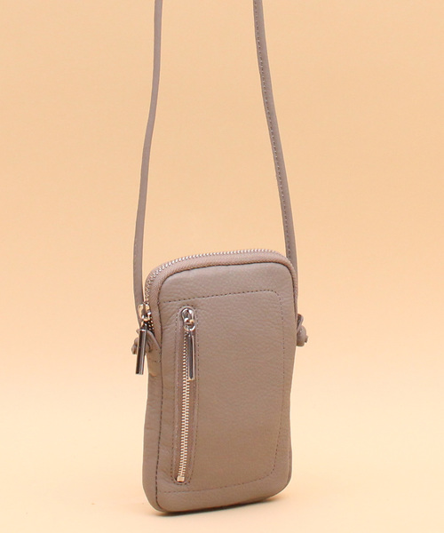 Beau're（ヴュレ）の「BEAURE ヴュレ カウレザー スマホポーチ（スマホケース/カバー・レディース・ブラック/グレー/レッド/シルバー/イエロー/ブルーグレー/キャメル/オリーブ/パープル/サックスブルー系/ホワイト/オレンジ・FREE/SMALL）」の3枚目の写真