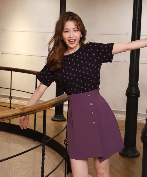 one after another NICE CLAUP（ワンアフターアナザーナイスクラップ）の「ストロベリー柄Tシャツ（Tシャツ/カットソー・レディース・ブラック/オフホワイト・FREE）」の3枚目の写真