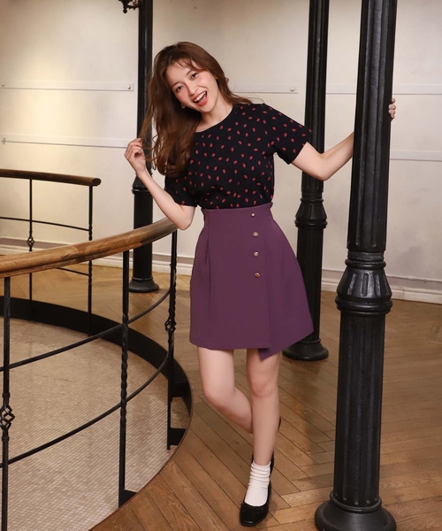 one after another NICE CLAUP（ワンアフターアナザーナイスクラップ）の「ストロベリー柄Tシャツ（Tシャツ/カットソー・レディース・ブラック/オフホワイト・FREE）」の4枚目の写真