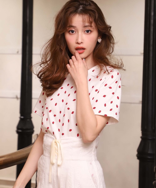 one after another NICE CLAUP（ワンアフターアナザーナイスクラップ）の「ストロベリー柄Tシャツ（Tシャツ/カットソー・レディース・ブラック/オフホワイト・FREE）」の7枚目の写真