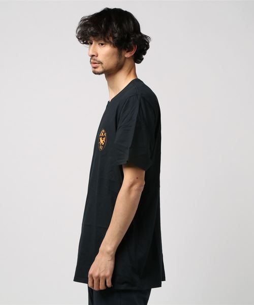 Hurley (ハーレー)の「M PRM SAVAGE TIGER TEE SS / バックプリントTシャツ / ユニセックス(Tシャツ/カットソー・メンズ・ブラック/グリーン・SMALL/MEDIUM/LARGE)」の3枚目の写真