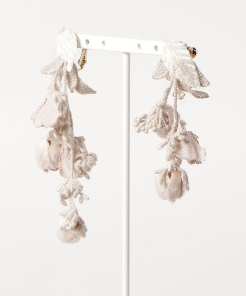 m.soeur（エムスール）の「アセビのリネンイヤリング＊（イヤリング・レディース・ホワイト/グレー/ブラック・FREE）」の6枚目の写真