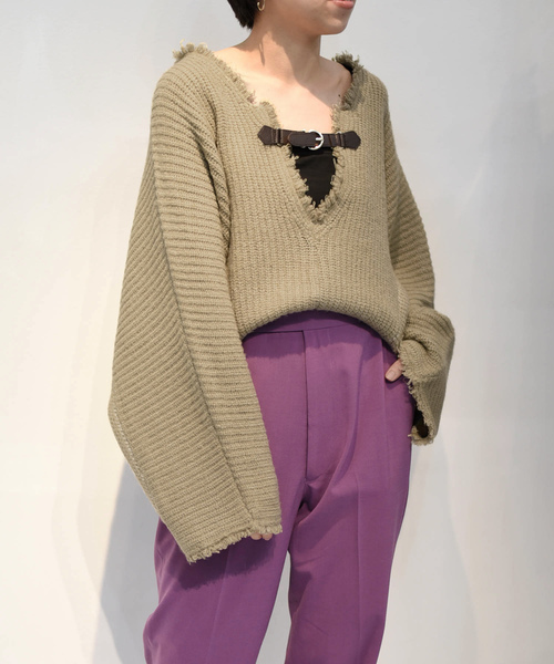 Eimee Law(エイミーロウ)の「【Eimee Law】バックルベルトポイントニット(ニット/セーター・レディース・ベージュ/ピンク/アイボリー/ダークネイビー・38)」の3枚目の写真