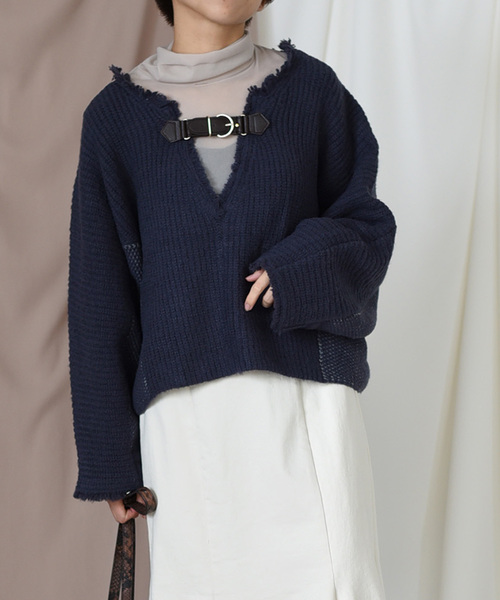 Eimee Law(エイミーロウ)の「【Eimee Law】バックルベルトポイントニット(ニット/セーター・レディース・ベージュ/ピンク/アイボリー/ダークネイビー・38)」の4枚目の写真
