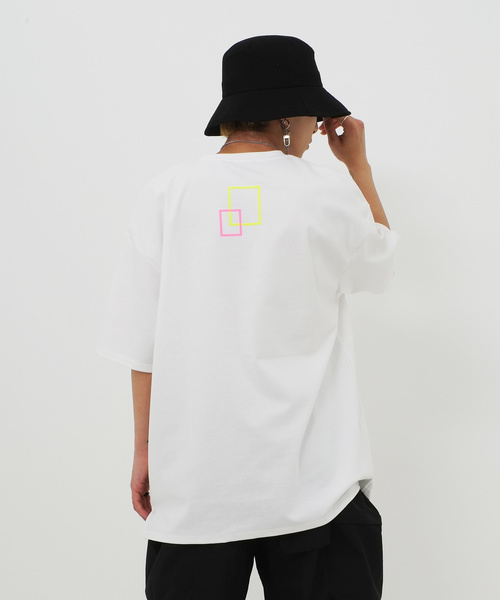 GOSTAR DE FUGA（ゴスタール ジフーガ）の「フォトプリント半袖カットソー/Tシャツ（Tシャツ/カットソー・メンズ・ブラック/ライトピンク/ホワイト・FREE）」の4枚目の写真