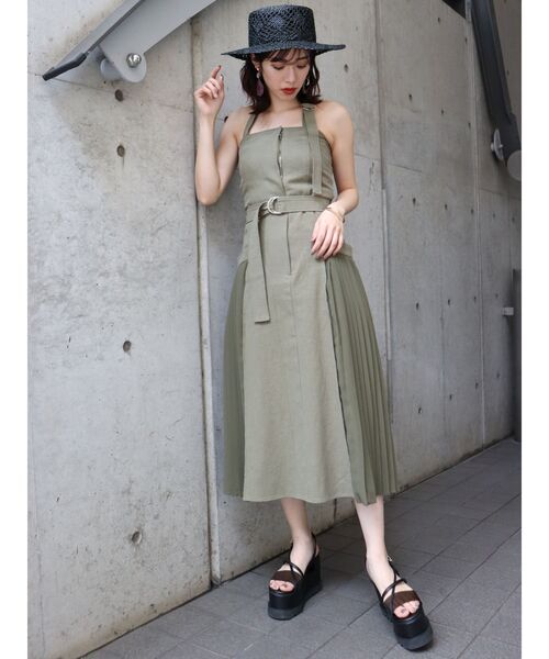 MURUA（ムルーア）の「ホルターネックコルセットワンピース（ワンピース・レディース・ブラック/カーキ/アイボリー・FREE）」の6枚目の写真